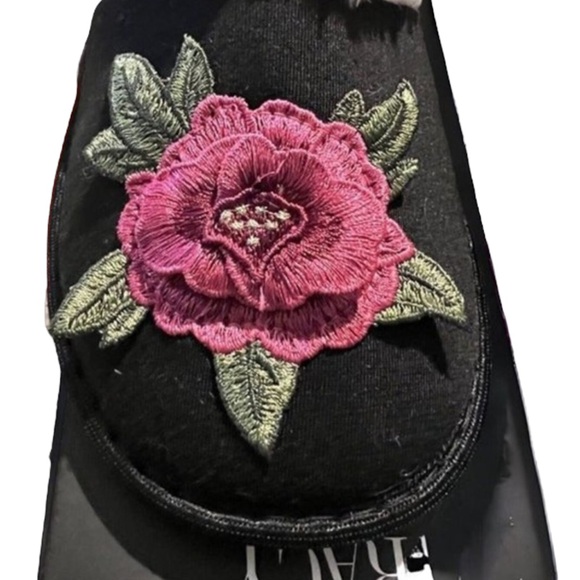 Size 7/8……Floral 3D Embroidered Soft & Warm Slippers. New…..Ellen Tracy - Picture 2 of 8